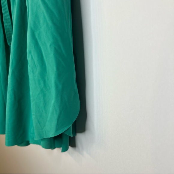 *Worn Once* All In Motion Green 2 Piece Set, Small Tank, Medium Skort - Picture 12 of 16